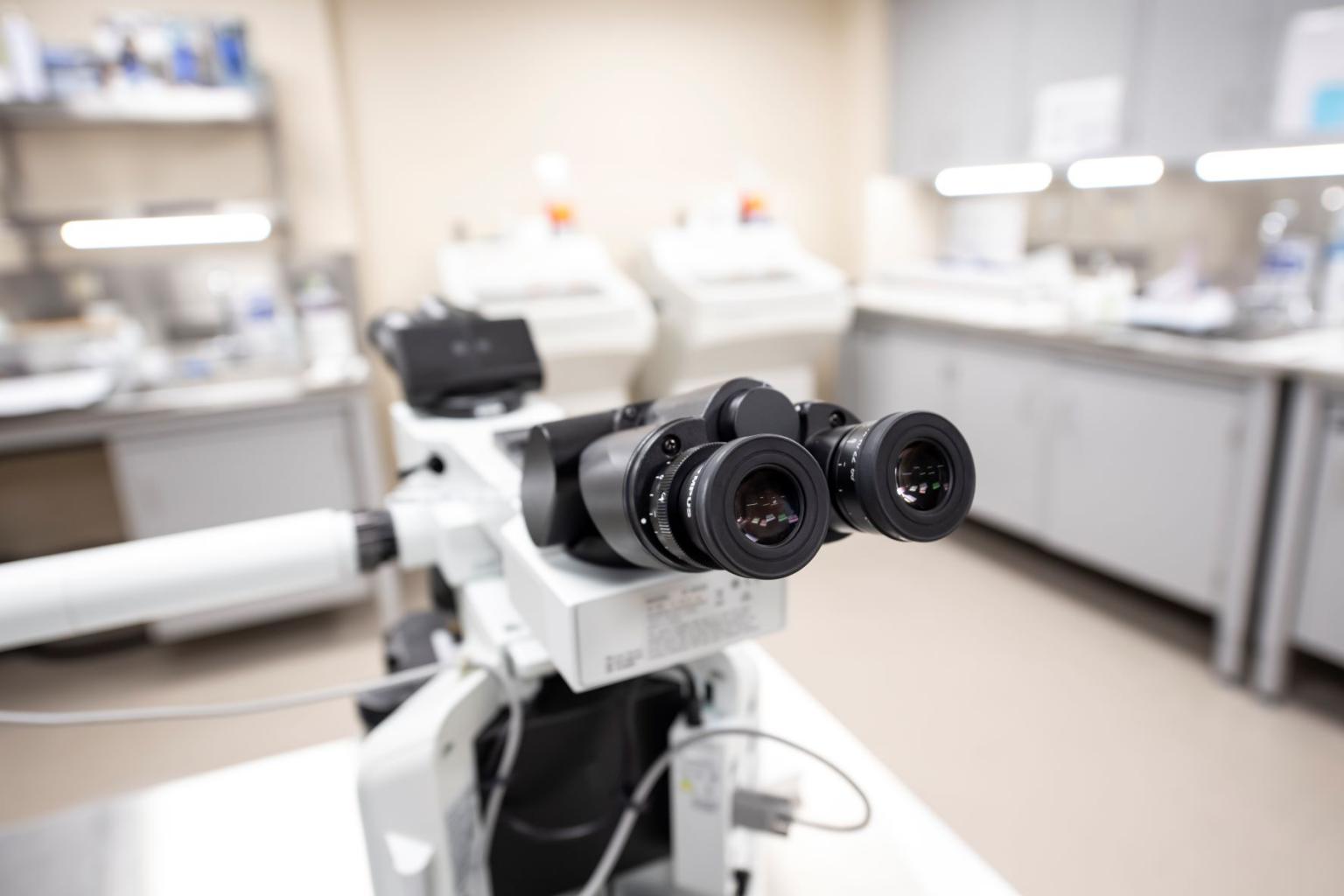 Image of microscope in pathology gross room